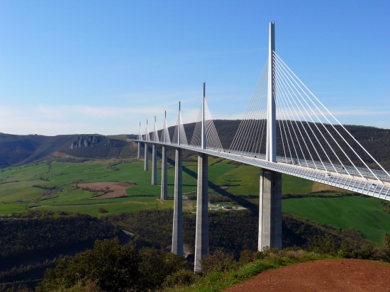 http://www.gitedecombes.fr/wp-content/uploads/viaduc-millau.jpg